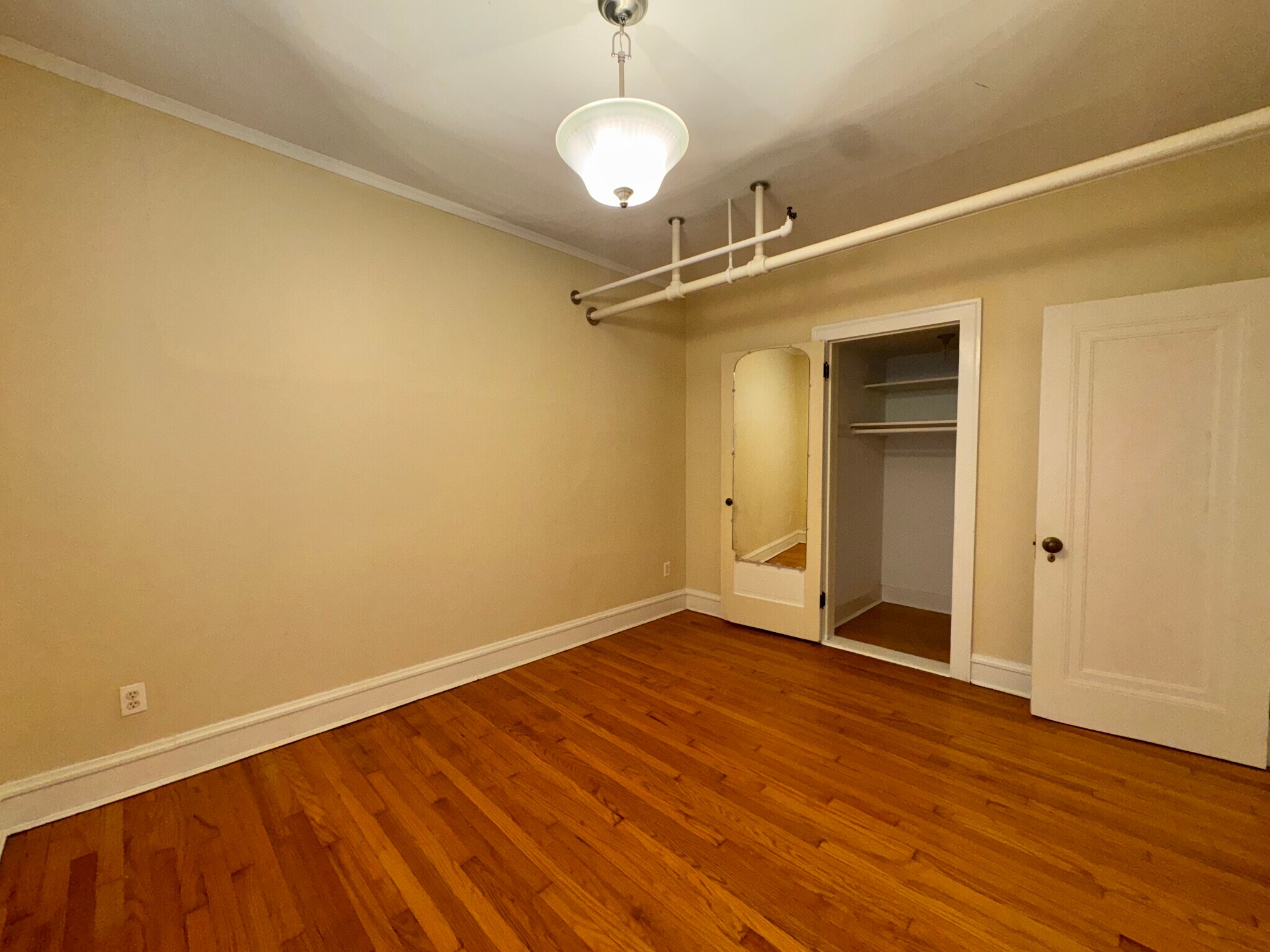 Building Photo - 2050 W Farwell Ave