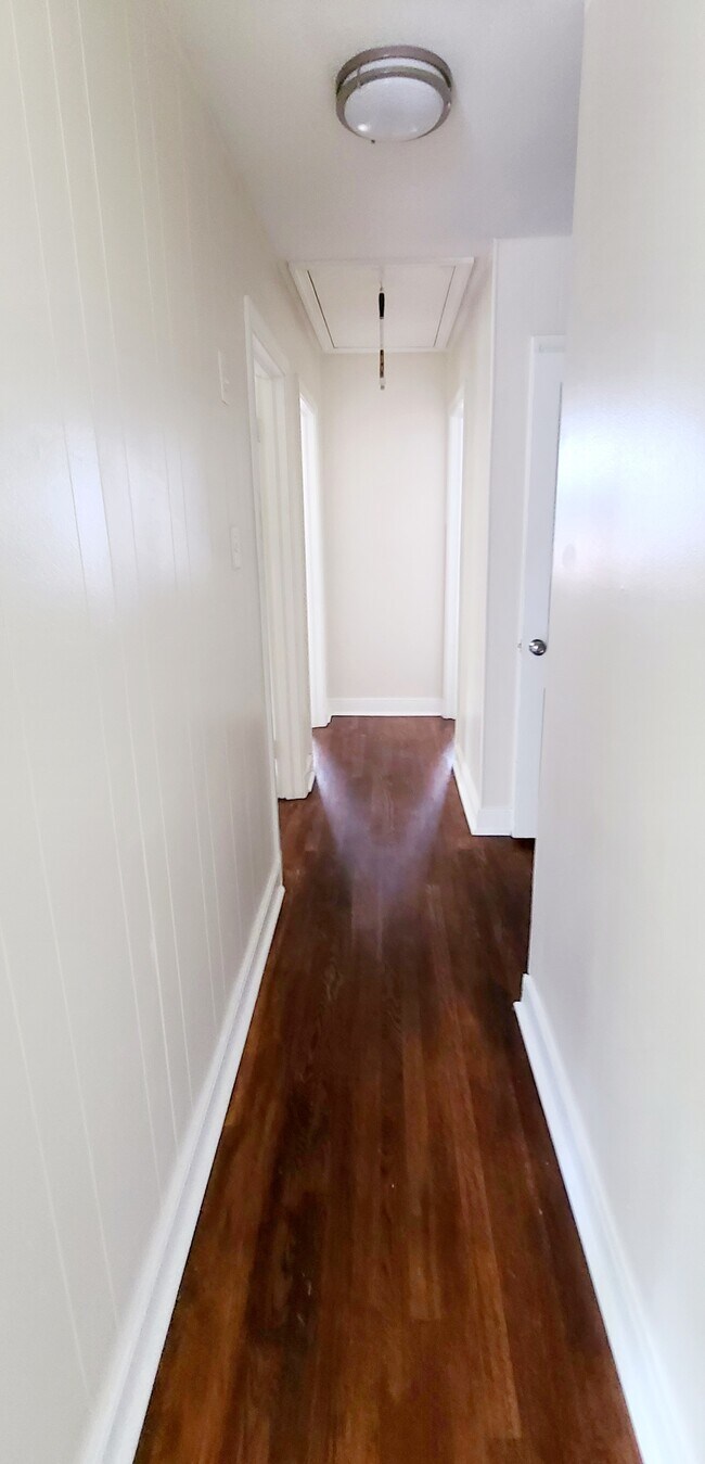 Building Photo - 207 Bland St