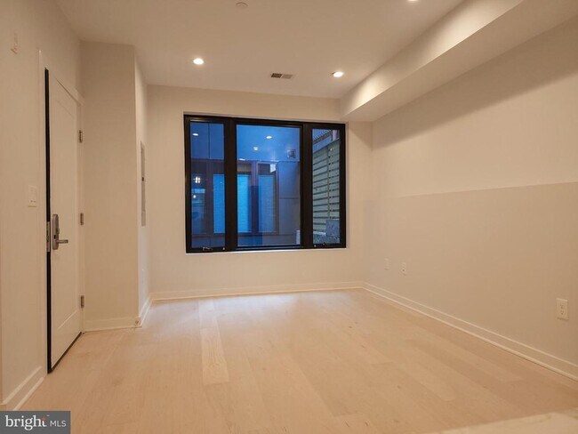Building Photo - 531 Kennedy St NW