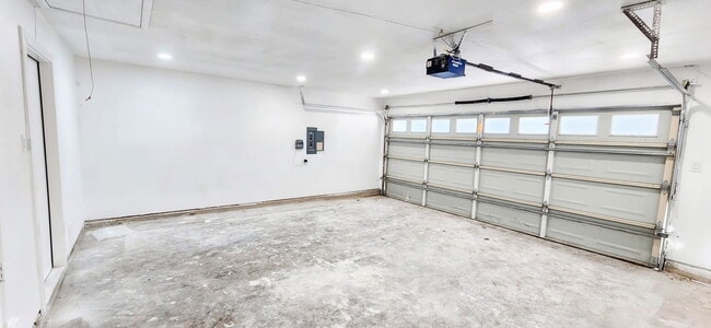 Building Photo - 1607 Centenary Dr