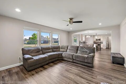 Building Photo - 61171 Saddlecreek Dr