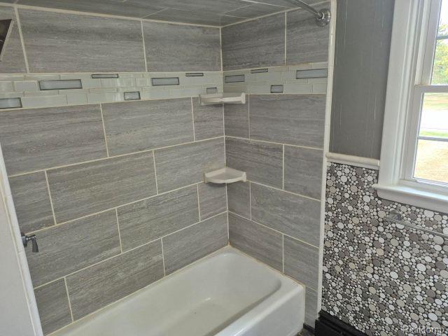 Building Photo - 12387 Milford Rd