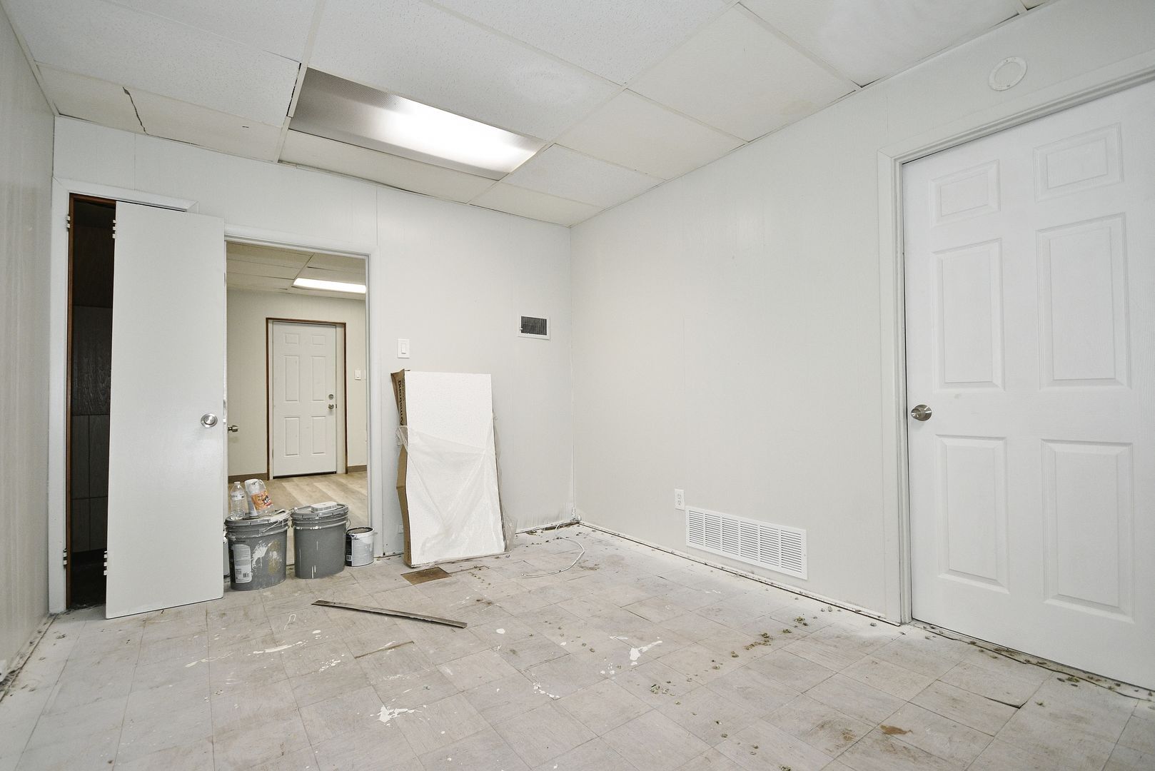 Building Photo - 303 N Holland Ave
