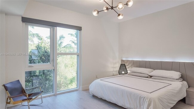 Building Photo - 455 NE 39th St