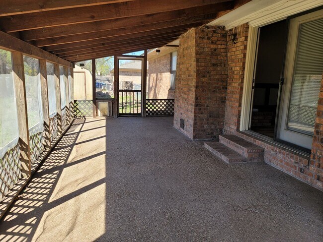 Building Photo - Newly Remodeled 3 Bedroom/2 Bath Home In V...