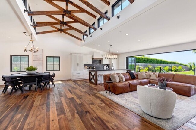 Building Photo - Modern Farmhouse with Pool