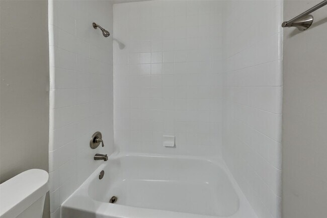 Building Photo - 1227 Caraquet Dr