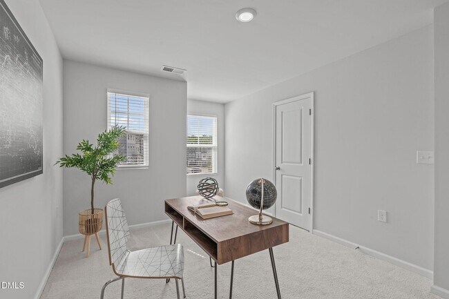 Building Photo - 1818 Porch Swing Wy