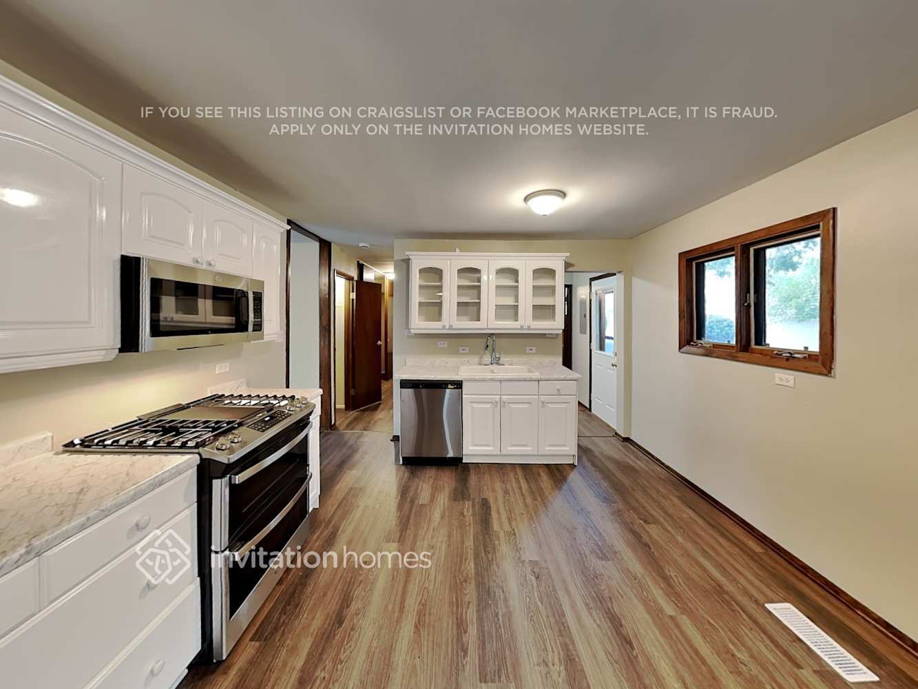Building Photo - 16400 Sherwood Dr