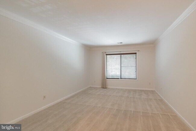 Building Photo - 2811 Lee Oaks Ct