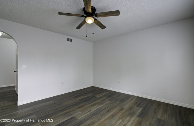 Building Photo - 6322 Grapewood Rd