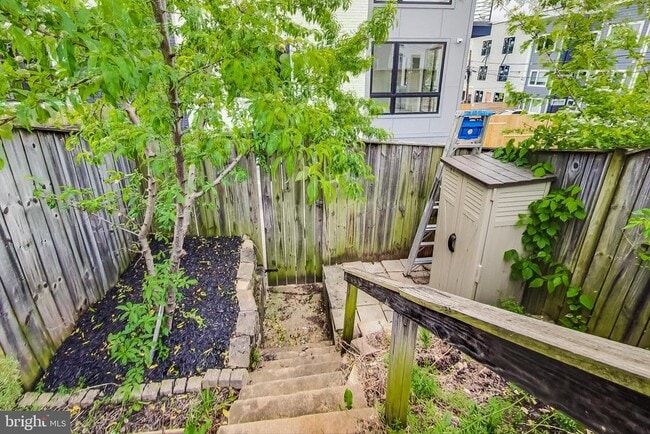 Building Photo - 1749 L St NE