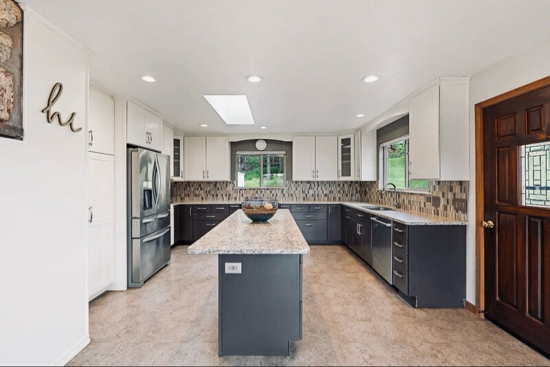 Building Photo - 124 Woodacres Dr