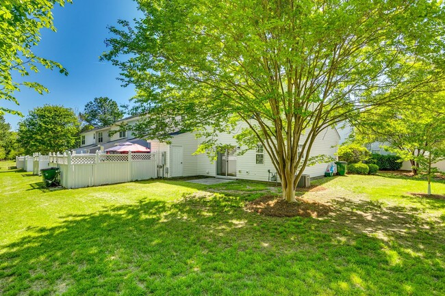 Building Photo - Beautiful 2 Bed 2.5 bath townhome in Benni...