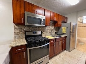 Building Photo - 1911 Kalakaua Ave