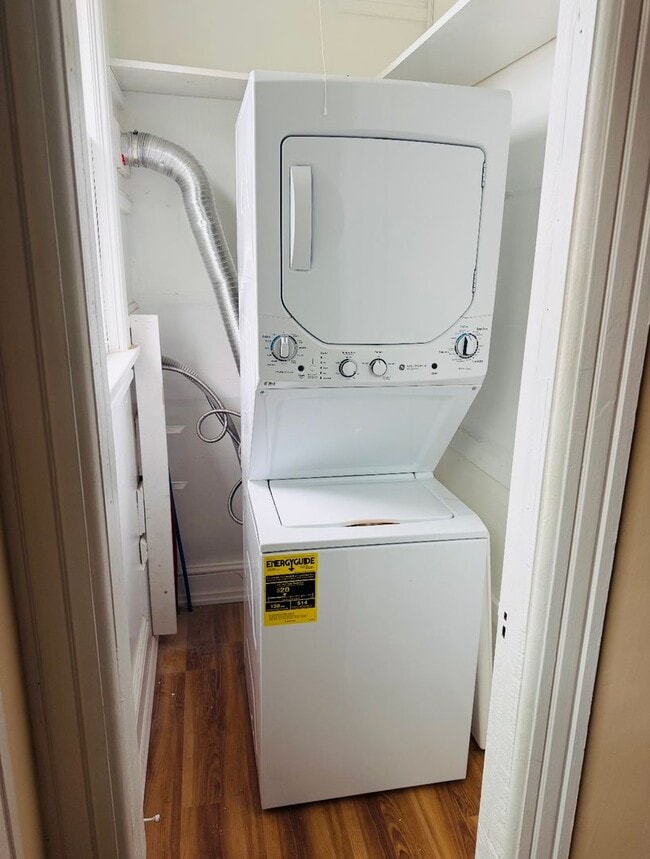 Building Photo - 6 Barclay St