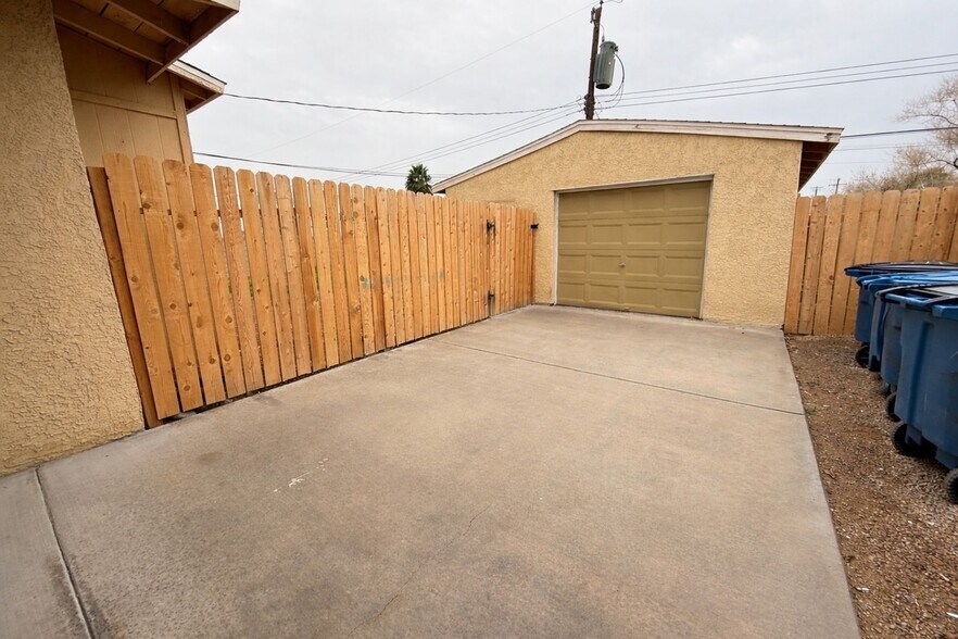 Building Photo - 1040 Canosa Ave