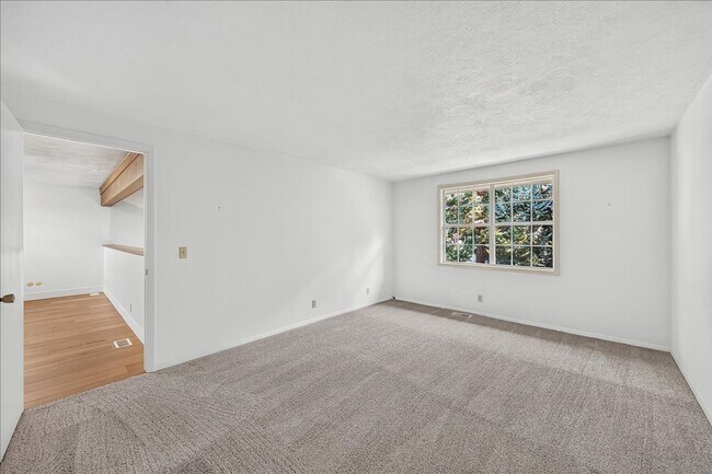 Building Photo - Charming SE Boise Townhome Near the Greenbelt