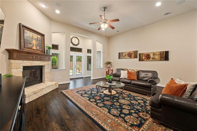 Building Photo - 205 Lake Como Dr
