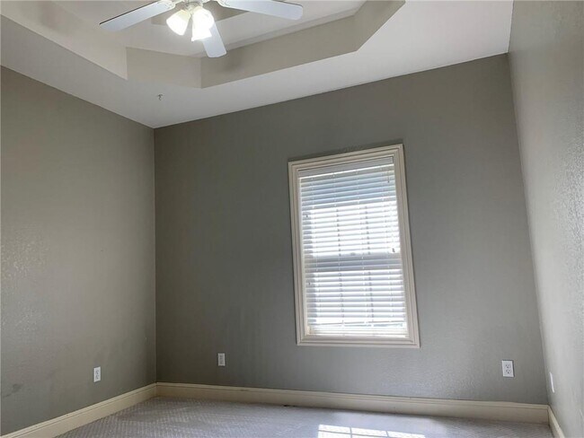 Building Photo - 5604 S 43rd St