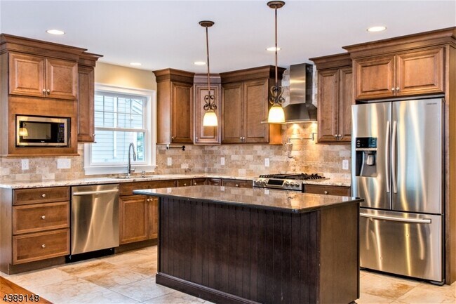 Building Photo - 64 Kent Pl Blvd