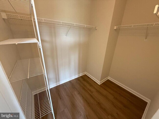 Building Photo - 5714 Goldfinch Ct