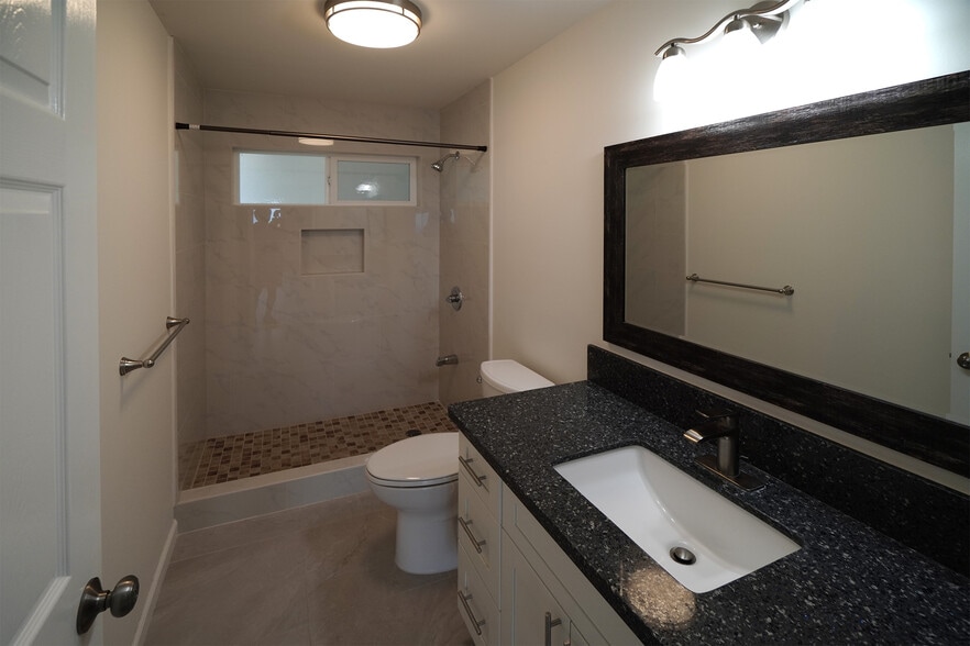 Building Photo - 4494 Sierra Dr