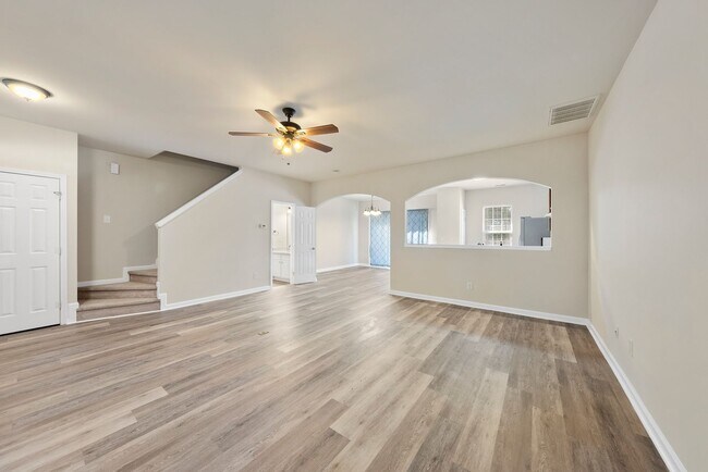 Building Photo - %16 Walnut Woods DR