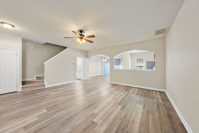 Building Photo - 516 Walnut Woods Dr