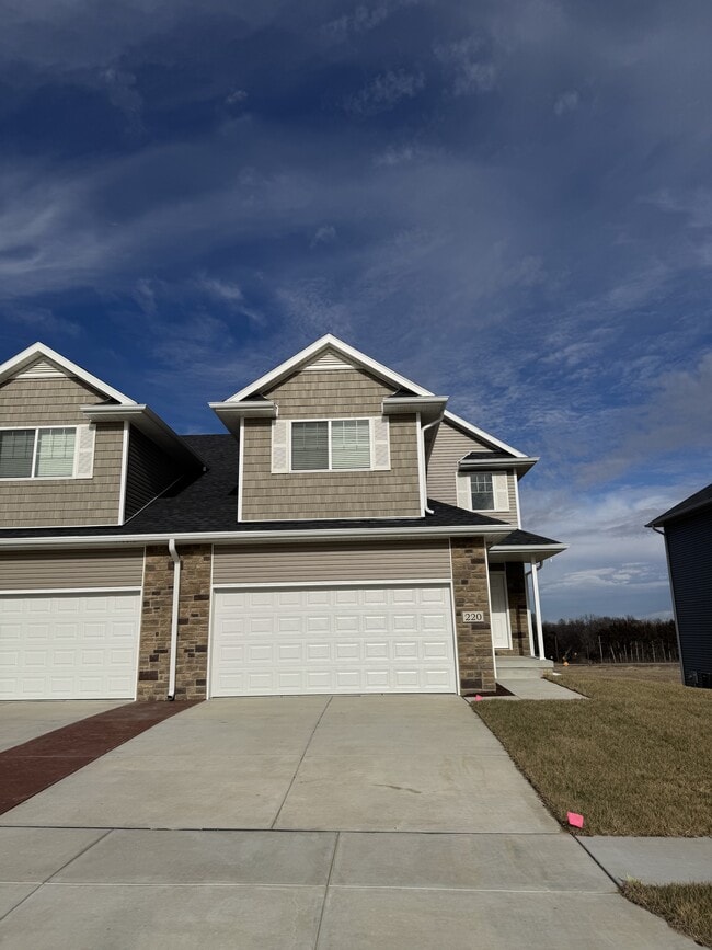 Building Photo - 220 W Samuel Ave