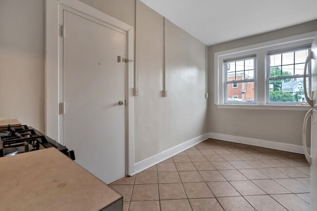 Interior Photo - 17 Howe Street