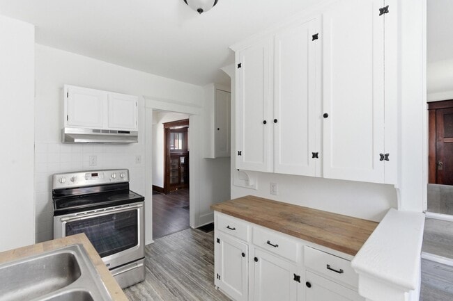 Building Photo - 223 Elmhurst Rd