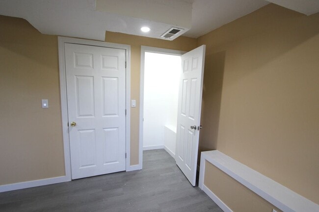 Building Photo - 322 Blackstone St