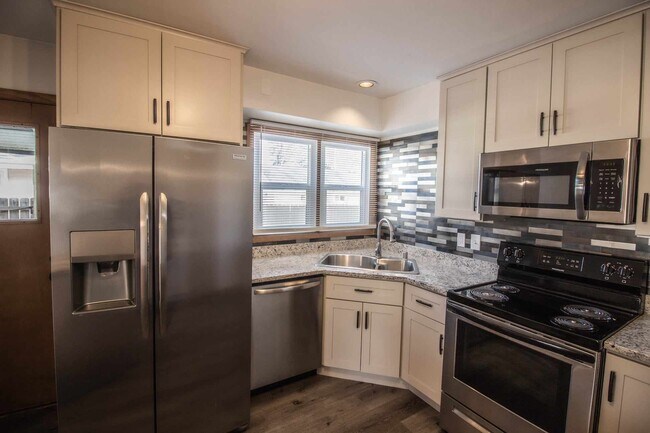 Building Photo - 706 North St