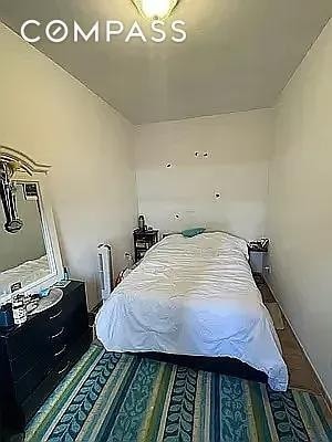 Building Photo - 402 E 69th St