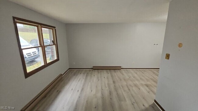 Building Photo - 31 1/2 Elm Street Unit c1