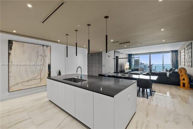 Building Photo - 300 Biscayne Blvd Way