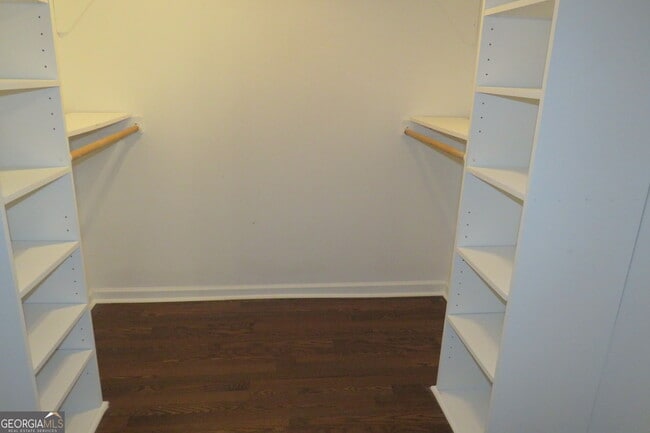 Building Photo - 1105 Hampton Rd