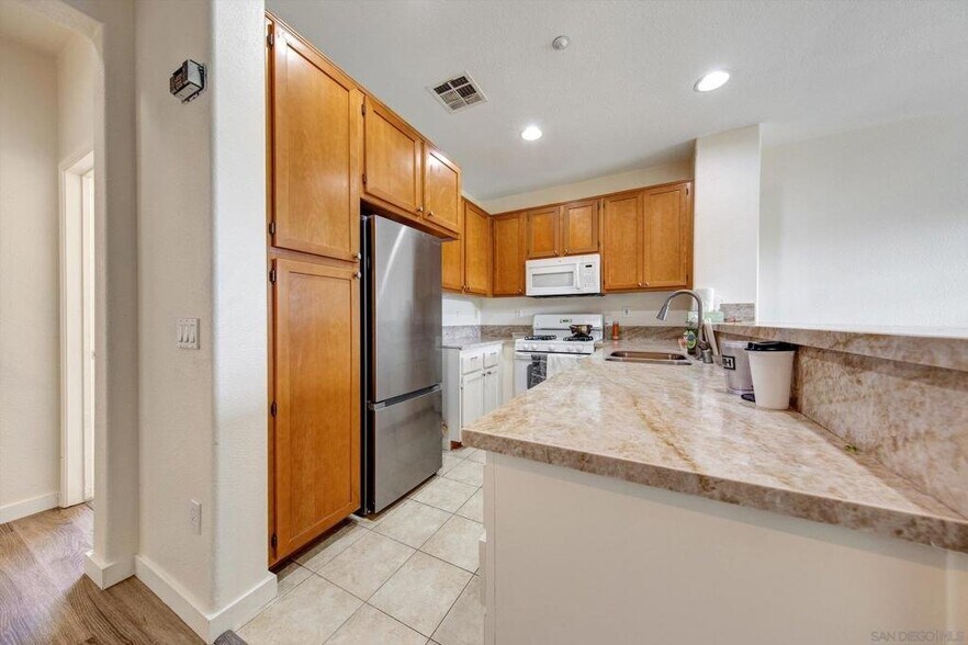 Building Photo - 1583 Sumac Pl