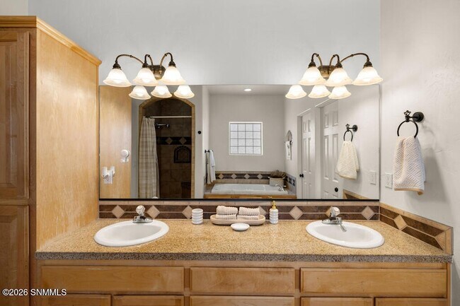 Building Photo - 2561 Desert Cove Pl