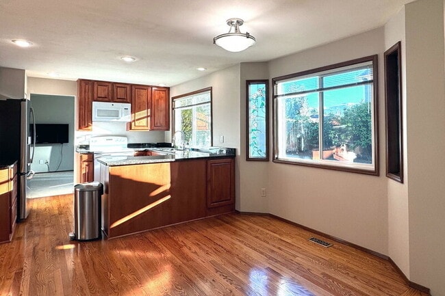 Building Photo - 12941 NE 71st St