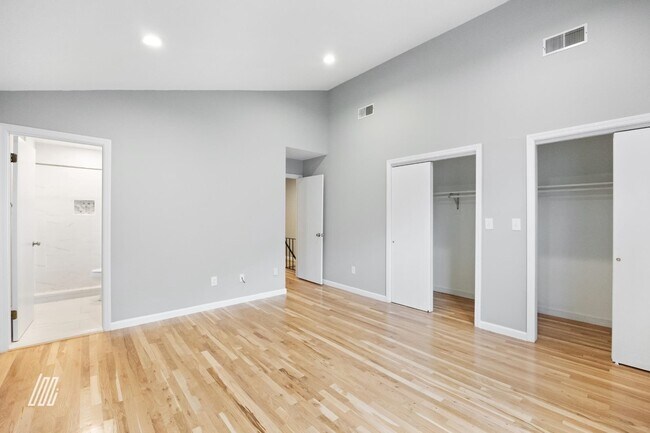 Building Photo - 213 5th St