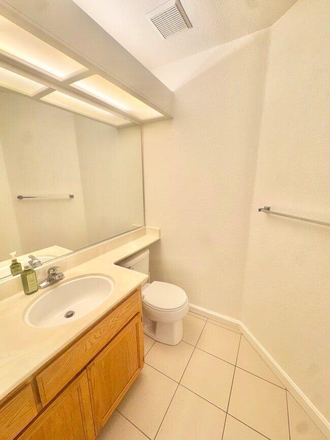 Building Photo - Beautiful 3-Bedroom Home in Gated Woodbrid...