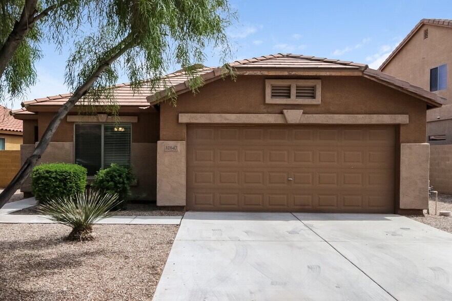 Primary Photo - 32647 N Cherry Creek Rd