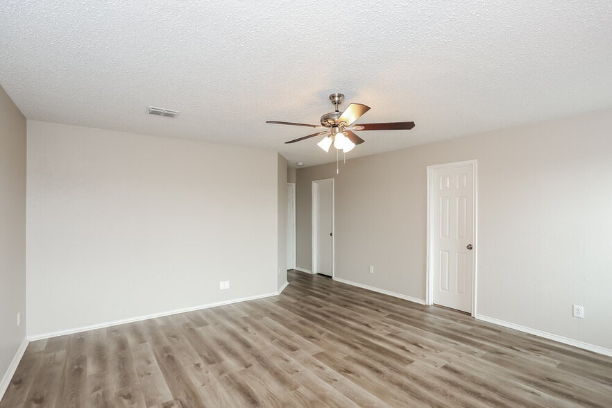 Building Photo - 6019 Guilia Dr