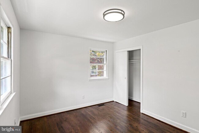 Building Photo - 5019 Leland Dr