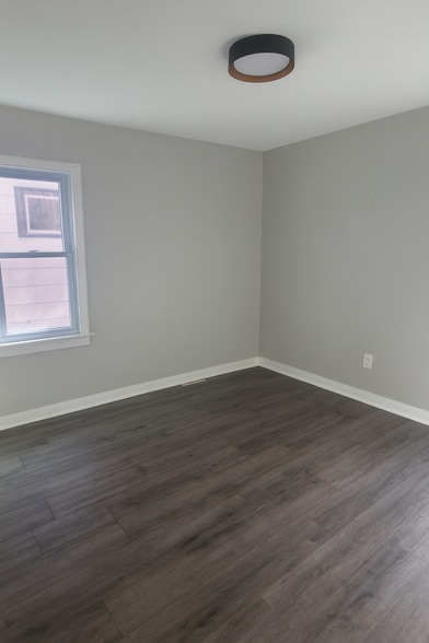 Building Photo - 13593 Meyers Rd