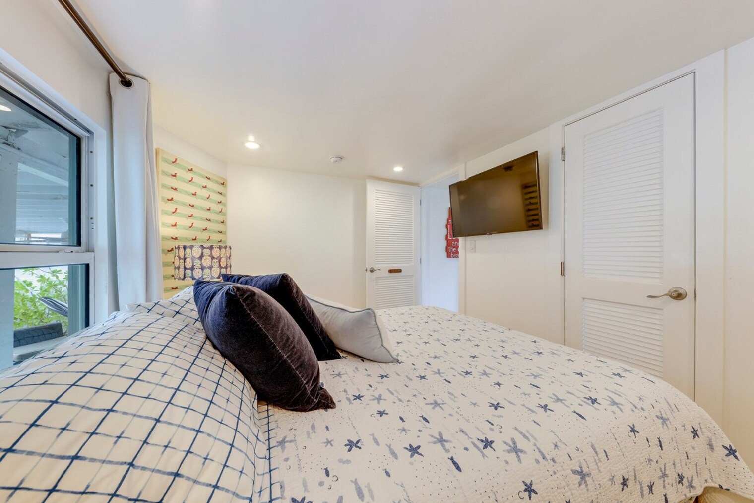 Building Photo - 398 Burton Dr