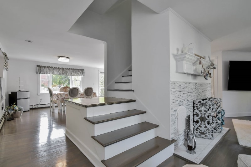 Building Photo - 1022 Main St