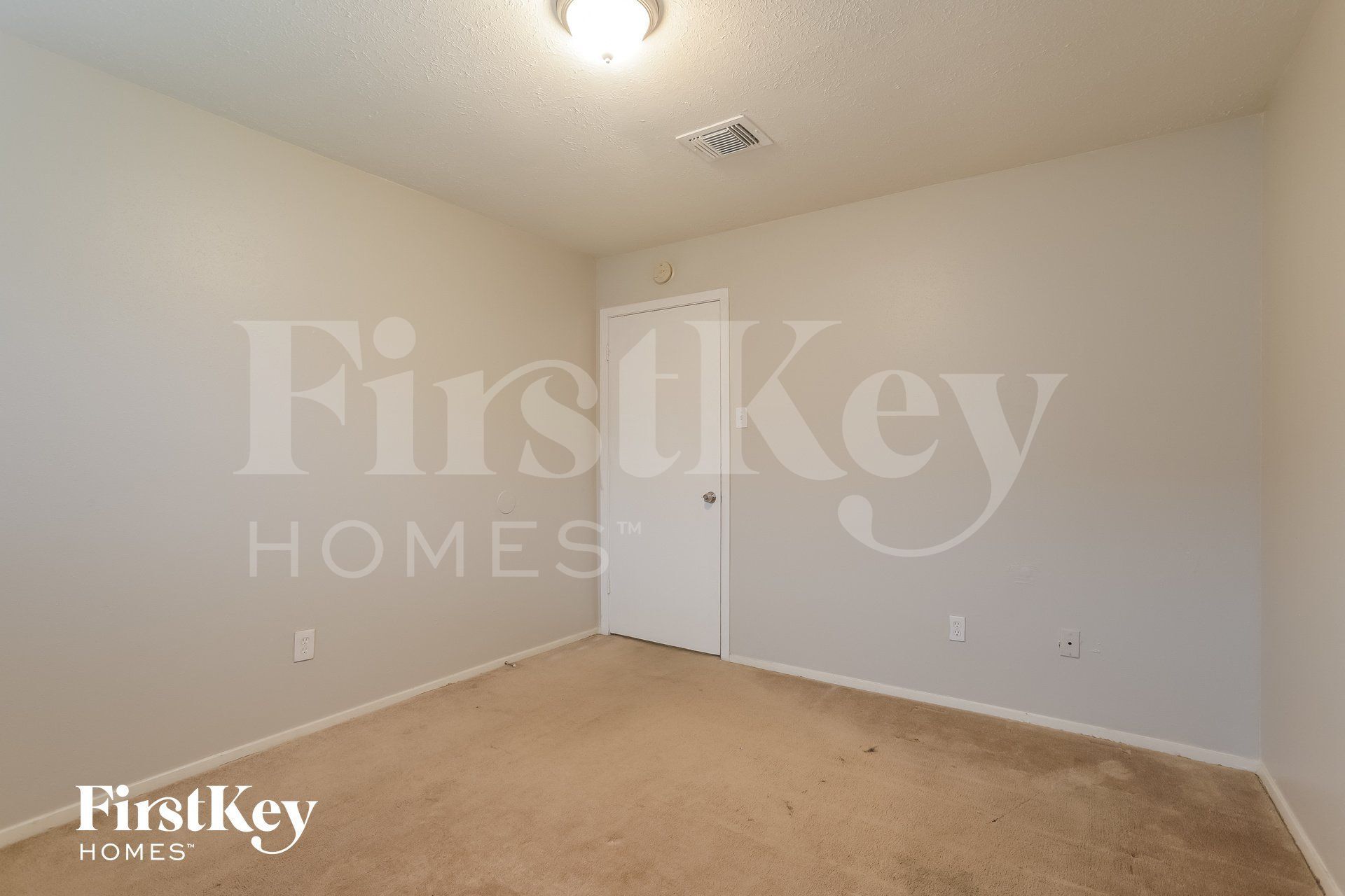 Building Photo - 2026 Summer Pl Dr